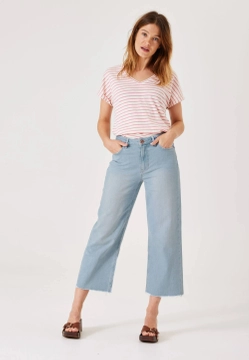 SPODNIE JEANSY DAMSKIE ZE SKRÓCONYMI NOGAWKAMI GARCIA D30314