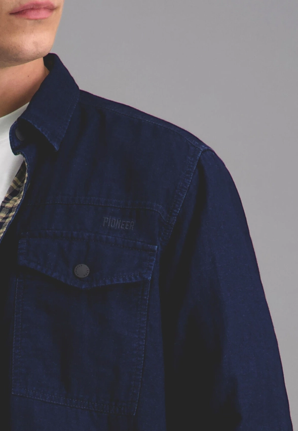 KOSZULA MĘSKA Z DŁUGIM RĘKAWEM PIONIEER P1 40254 000