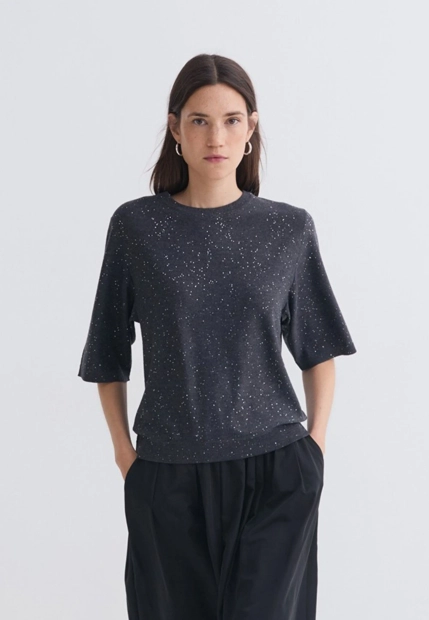 SWETER DAMSKI Z KRÓTKIM RĘKAWEM OZDOBIONY DROBNYMI CEKINAMI YERSE 43668